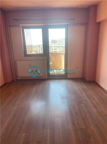 Apartament cu 2 camere decomandat în P-ța Mihai Viteazu