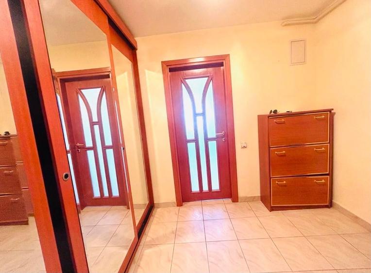 Apartament cu 2 camere semidecomandat în Văcăresti