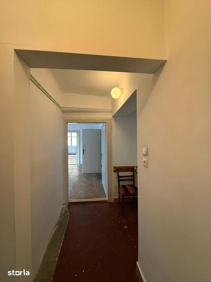 Apartament cu 3 camere semidecomandat în Andrei Mureșanu
