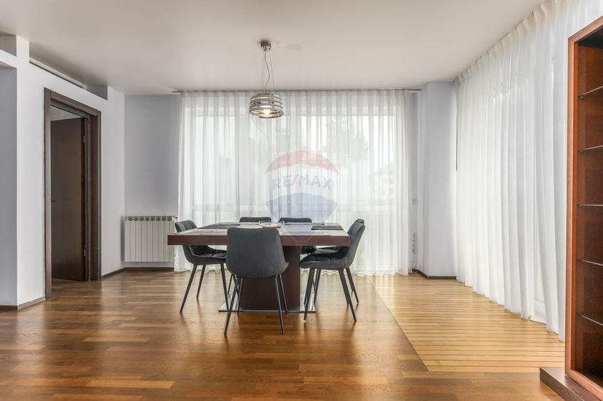 Apartament cu 4 camere semidecomandat, mobilat în Herăstrău
