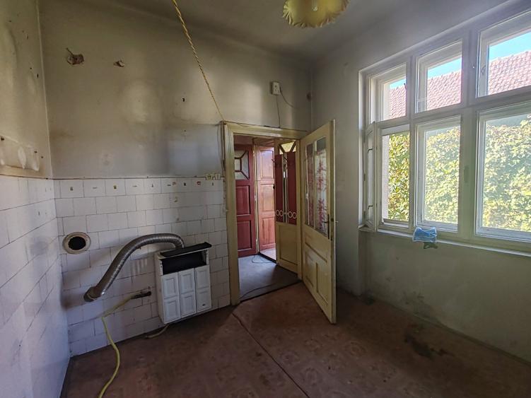 Casă individuală cu 3 camere cu Canalizare în Central
