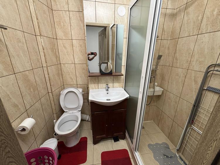 Apartament cu 3 camere semidecomandat în Dacia