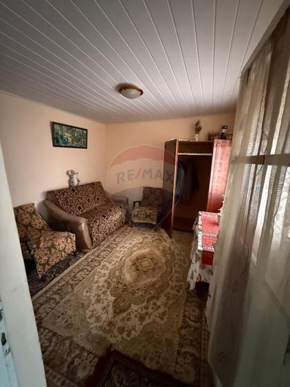 Casă individuală cu 6 camere cu Teren 1340 Mp în Zorleni
