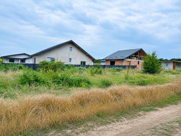 Teren Construcții intravilan de 406 mp, în Miroslava
