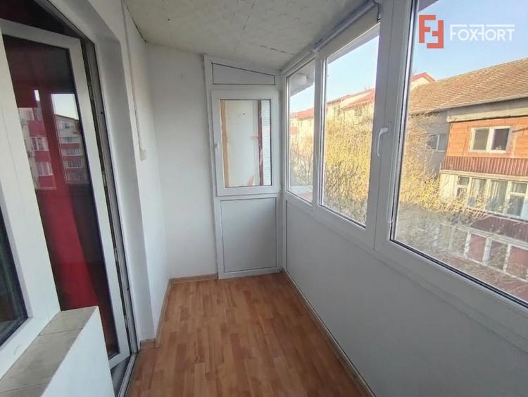 Apartament cu 3 camere decomandat, mobilat în Girocului