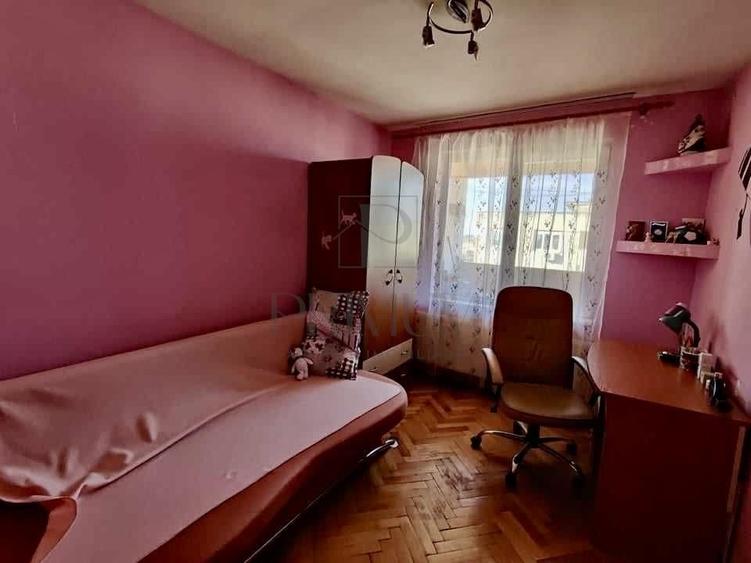 Apartament cu 4 camere decomandat, mobilat în Olimpia-Stadion