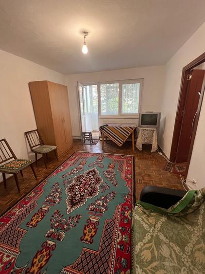 Apartament cu 2 camere semidecomandat în Craiovița Nouă