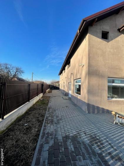 Casă cu 6 camere cu Teren 600 Mp în Moldoveni
