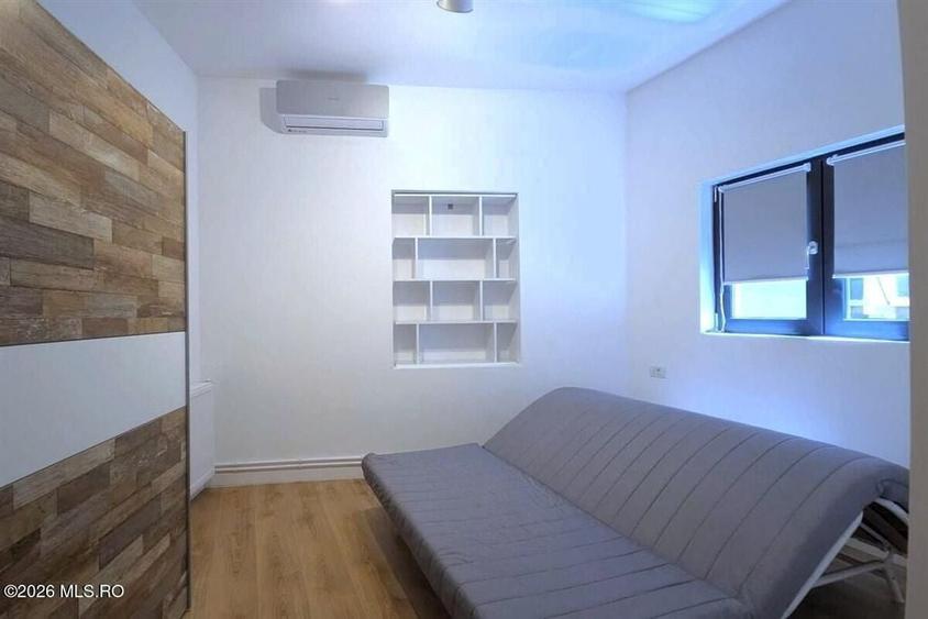 Apartament cu 5 camere semidecomandat în Central
