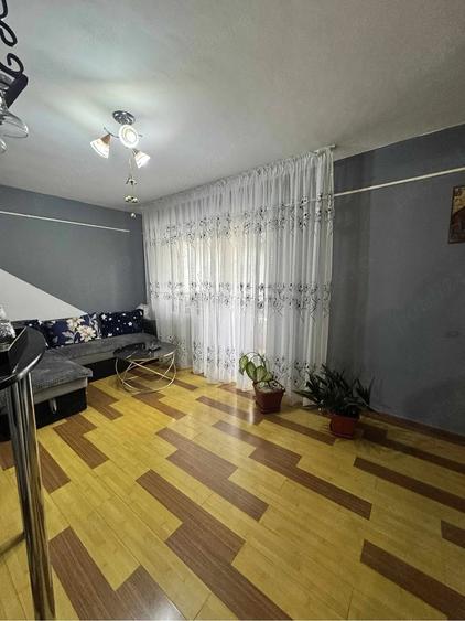 Apartament cu 2 camere decomandat în Rovine