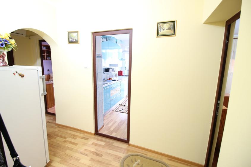 Apartament cu 2 camere decomandat în Micro 18