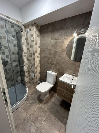 Apartament cu 3 camere decomandat în Roșu