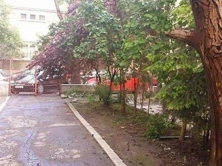 Garsonieră decomandată în Victoriei