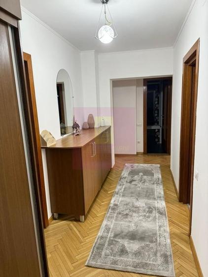 Apartament cu 3 camere decomandat în Muncii