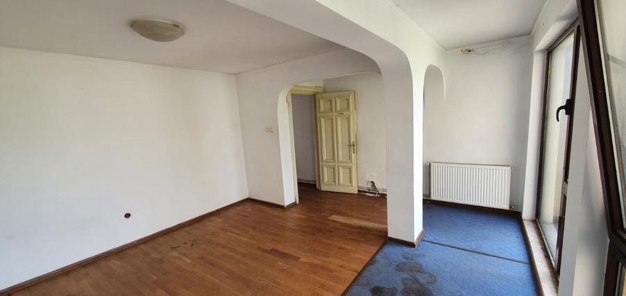 Casă cu 5 camere cu Teren 240 Mp în Nord