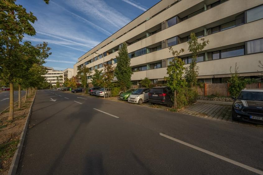 Apartament cu 4 camere semidecomandat, mobilat în Străulești