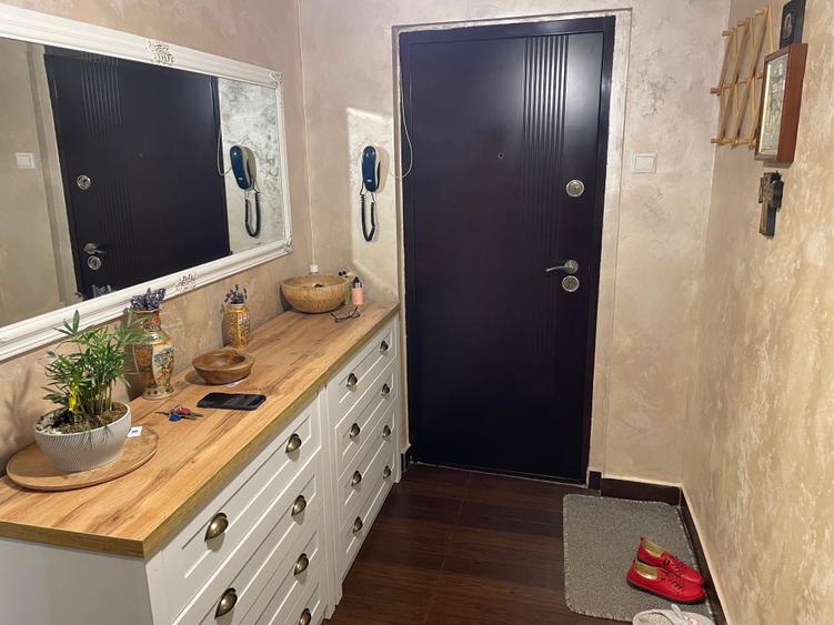 Apartament cu 3 camere decomandat, mobilat în 13 Septembrie
