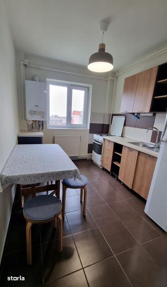 Apartament cu 3 camere decomandat, mobilat în Valea Cetății
