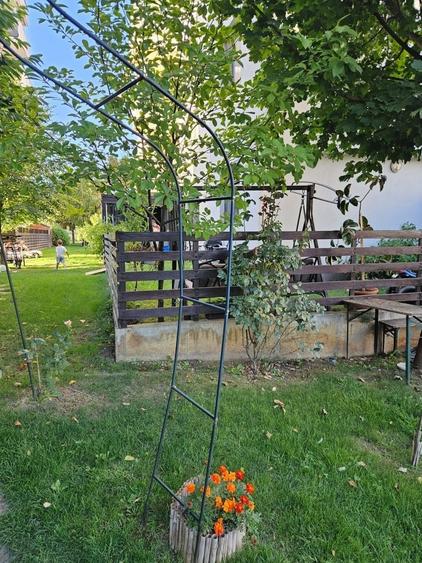 Apartament cu 3 camere semidecomandat, mobilat în Băneasa