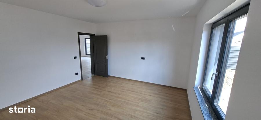 Casă cu 3 camere cu Teren 410 Mp în Șerbănești