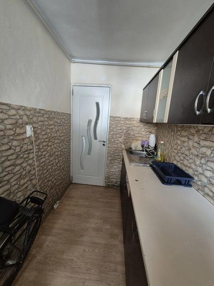 Apartament cu 2 camere semidecomandat în Cetate