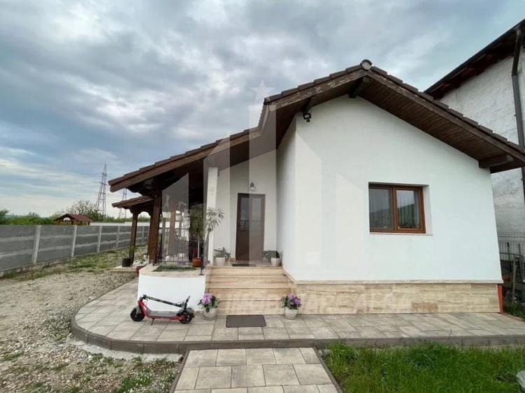 Casă individuală cu 4 camere cu Canalizare în Nord-Vest
