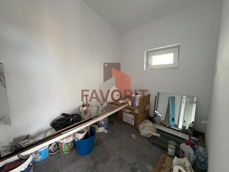 Duplex cu 4 camere cu Canalizare în Utvin