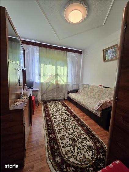 Apartament cu 3 camere decomandat în Nicolina