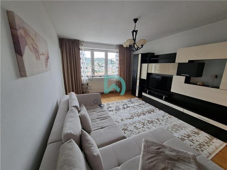 Apartament cu 3 camere decomandat în Central