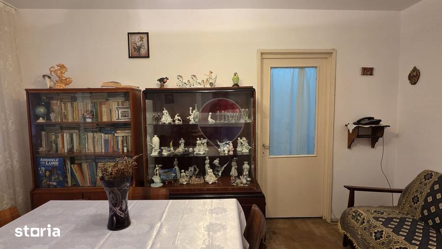 Apartament cu 3 camere semidecomandat în Central