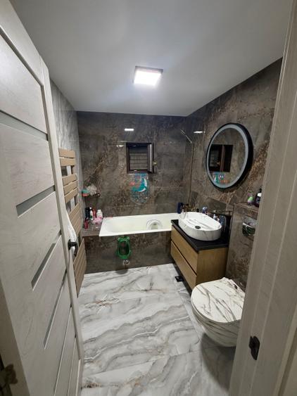 Apartament cu 4 camere decomandat în Central