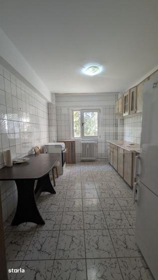 Apartament cu 4 camere decomandat în Republicii