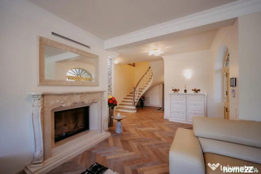 Casă cu 8 camere cu Teren 11880 Mp în Horodnic