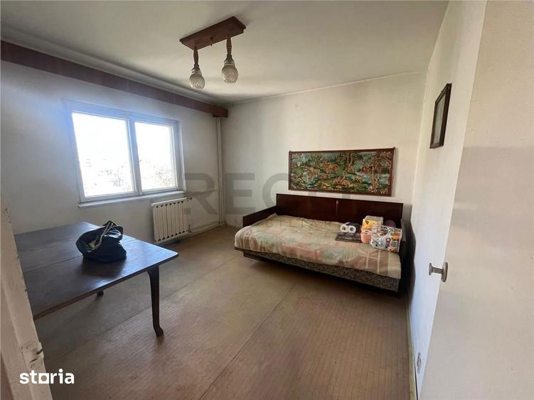 Apartament cu 3 camere decomandat în Decebal