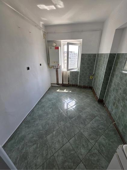 Apartament cu 3 camere decomandat în Sud