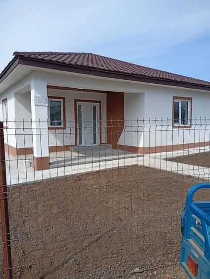 Casă cu 3 camere cu Teren 500 Mp în Pecineaga