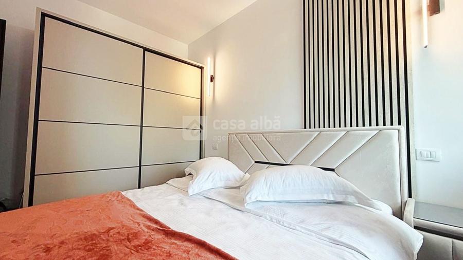 Apartament cu 2 camere semidecomandat, mobilat în Central