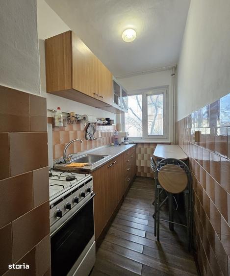 Apartament cu 3 camere decomandat în Nufărul