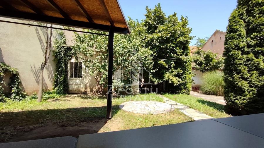 Casă individuală cu 4 camere cu Canalizare în Central