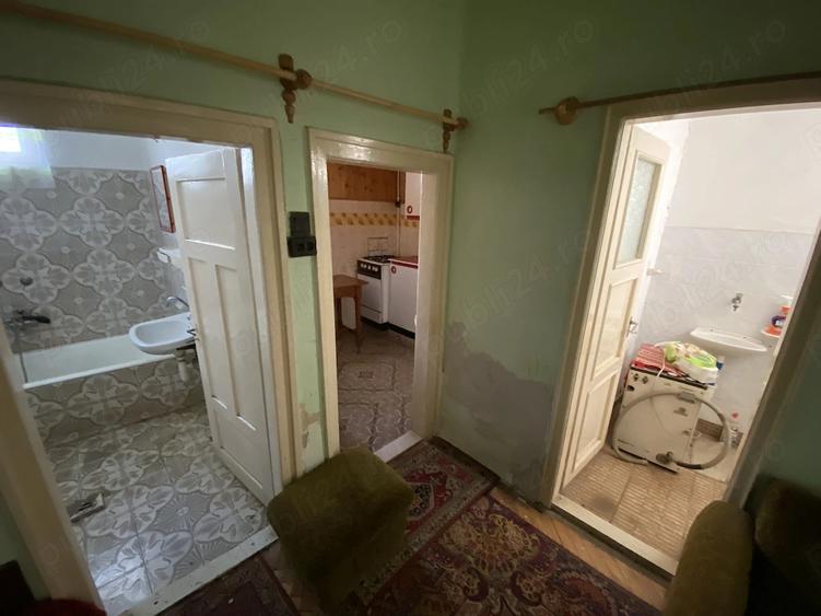 Casă cu 5 camere cu Teren 1353 Mp în Central