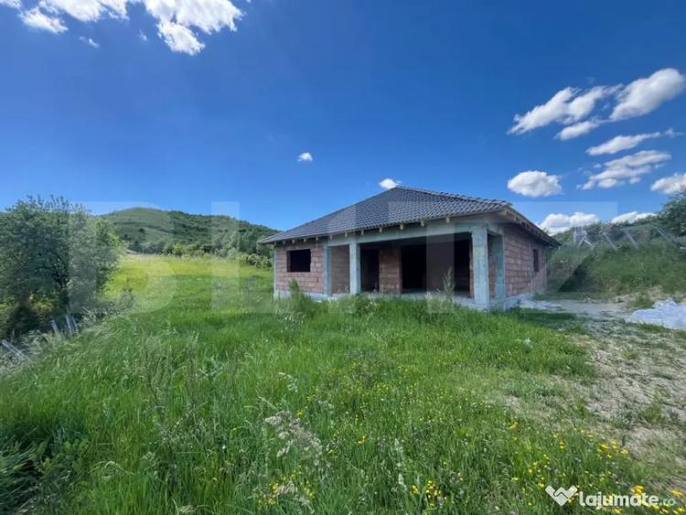 Casă cu 4 camere cu Teren 1900 Mp în Central