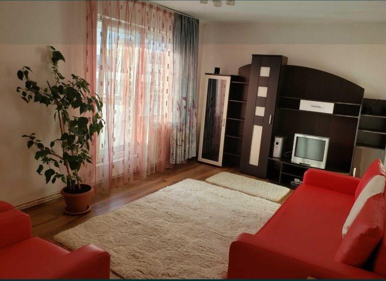 Apartament cu 2 camere semidecomandat în 7 Noiembrie