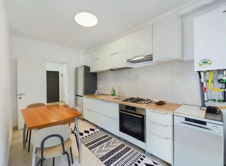 Apartament cu 3 camere decomandat în Exterior Vest