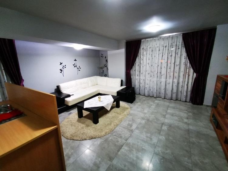 Apartament cu 2 camere semidecomandat în Podu Roș