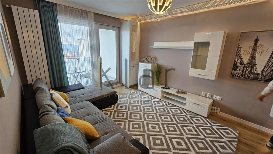 Apartament cu 2 camere semidecomandat, mobilat în Bună Ziua
