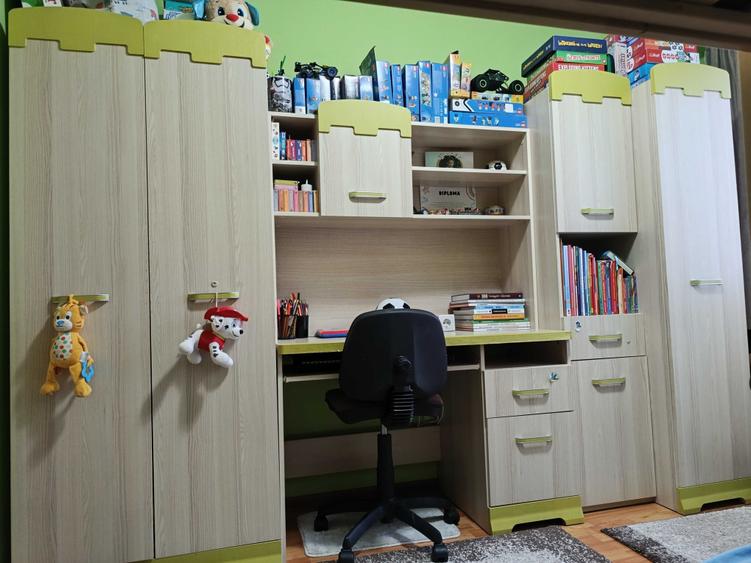 Apartament cu 3 camere decomandat în Micro 16