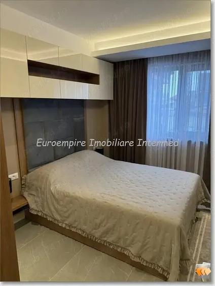 Apartament cu 3 camere decomandat în Palazu Mare
