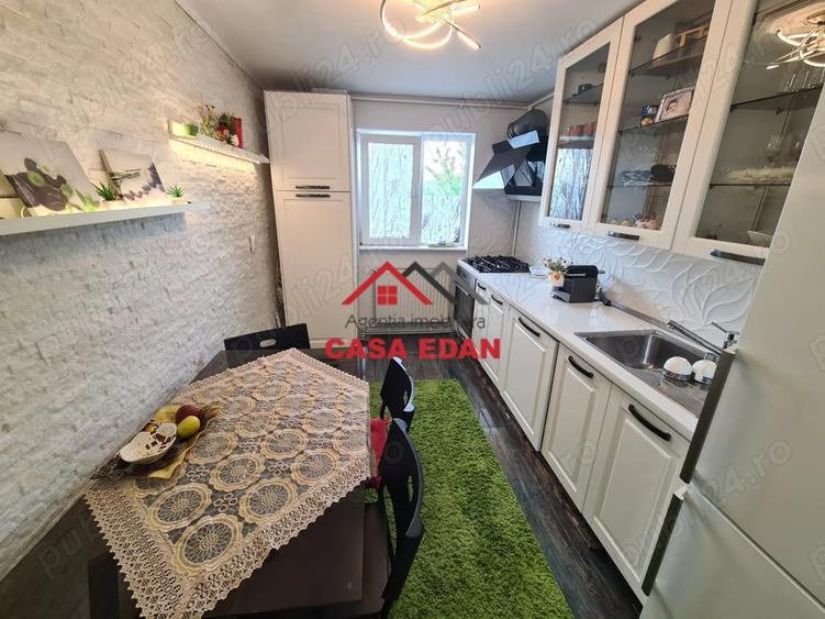 Casă cu 4 camere decomandat în Piața Centrală