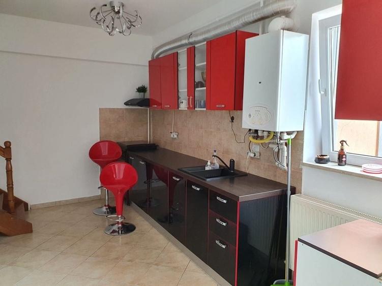 Apartament cu 3 camere decomandat în Ciritei