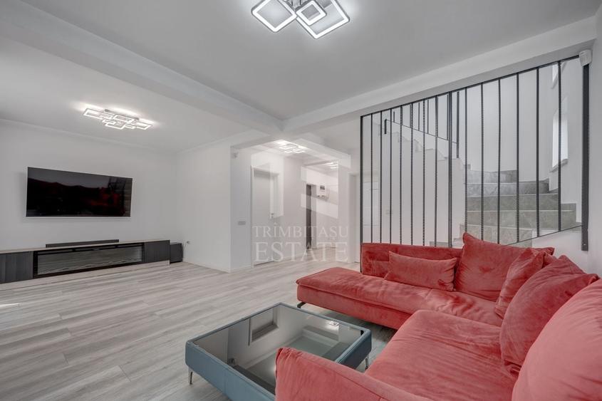 Casă individuală cu 4 camere cu Piscina în Domnești